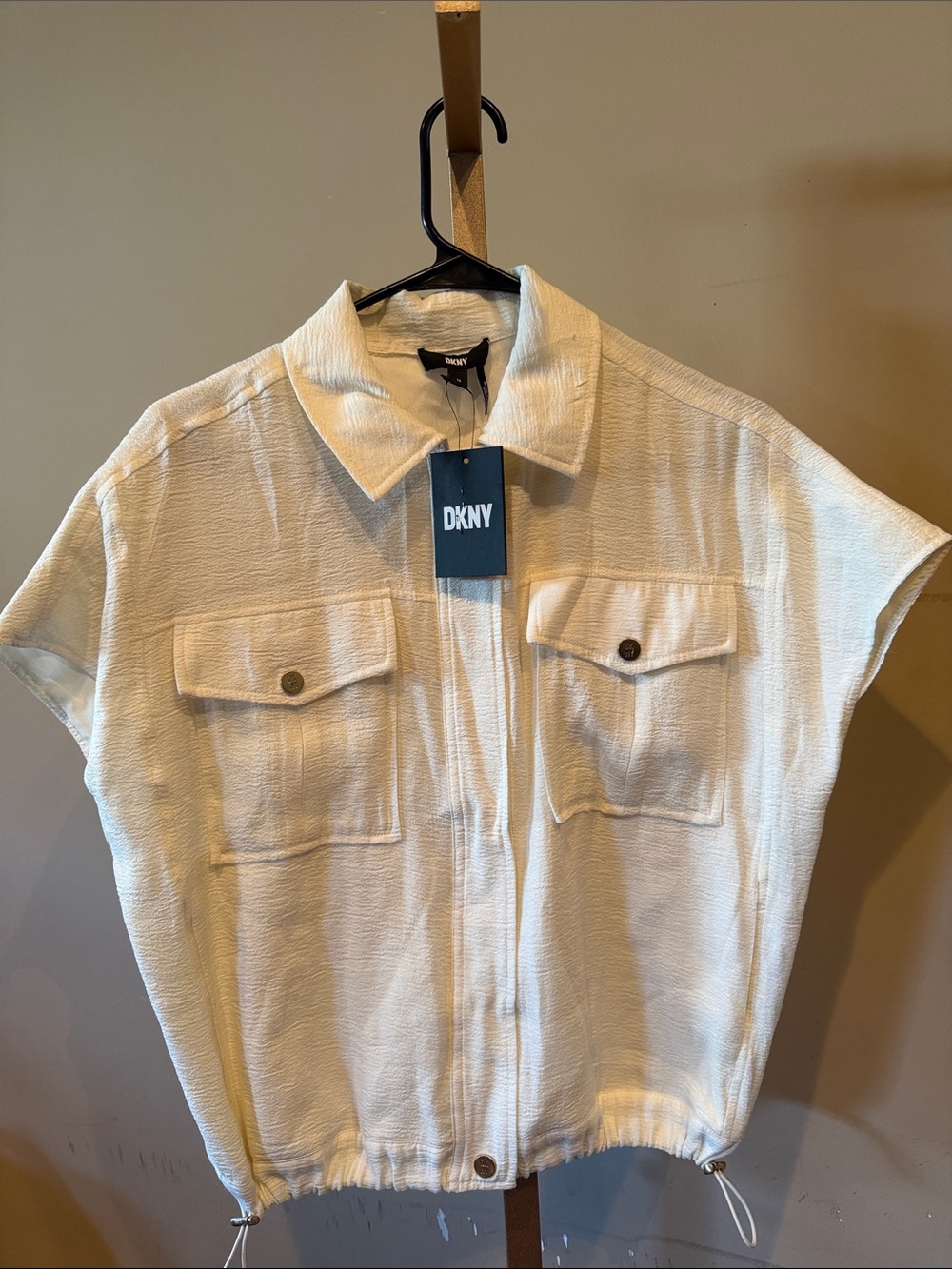 DKNY Cream Short-Sleeve Shirt Jacket with Chest Flap Pockets